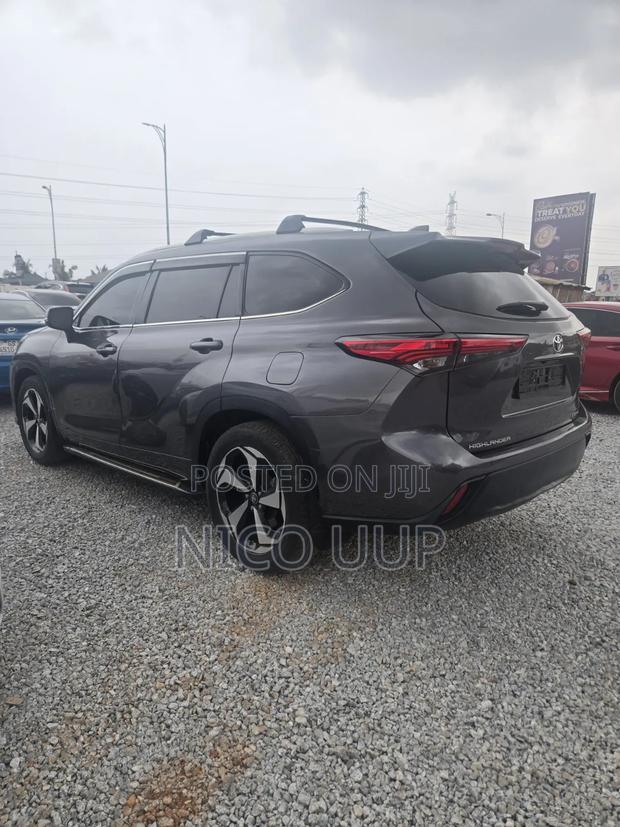 Toyota Highlander 2022 Gray