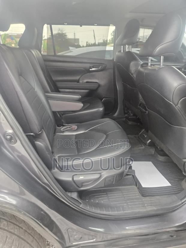 Toyota Highlander 2022 Gray