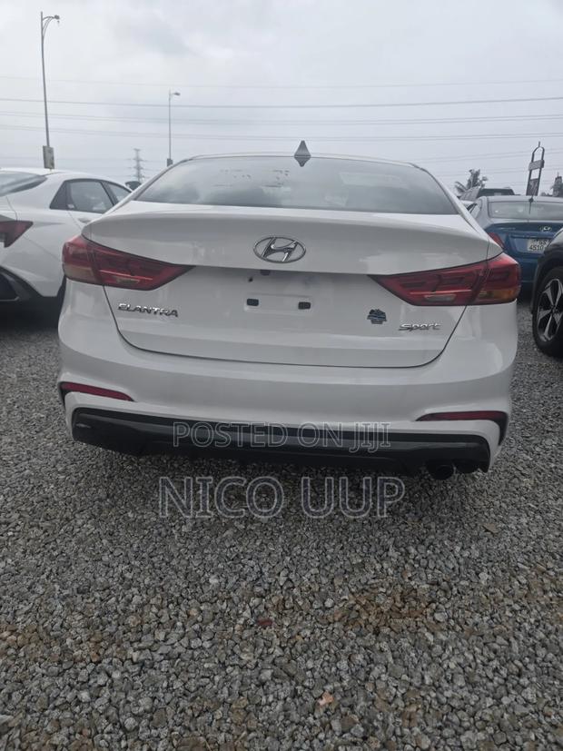 Hyundai Elantra 2018 White
