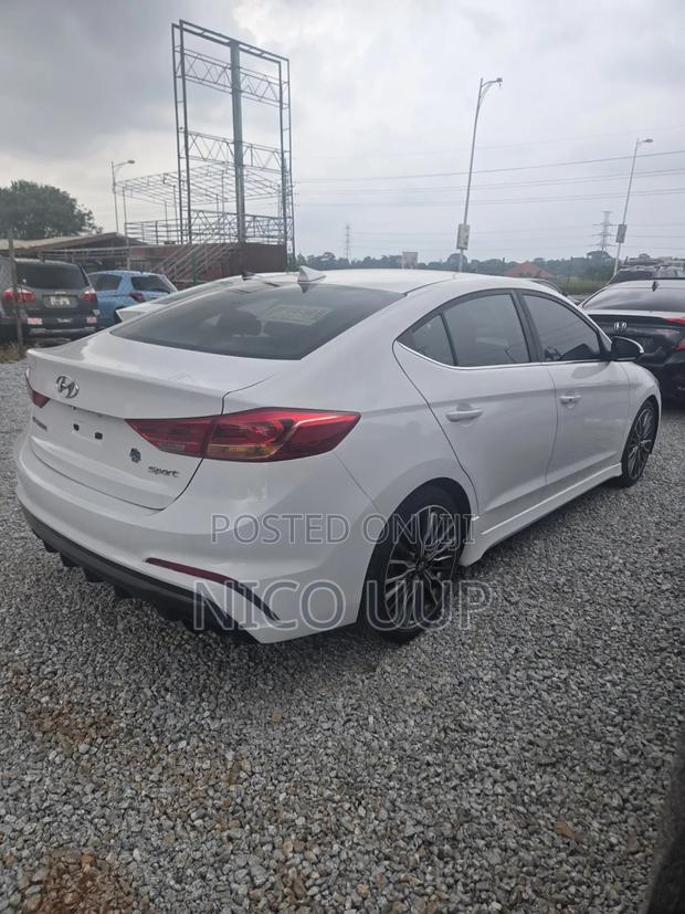 Hyundai Elantra 2018 White