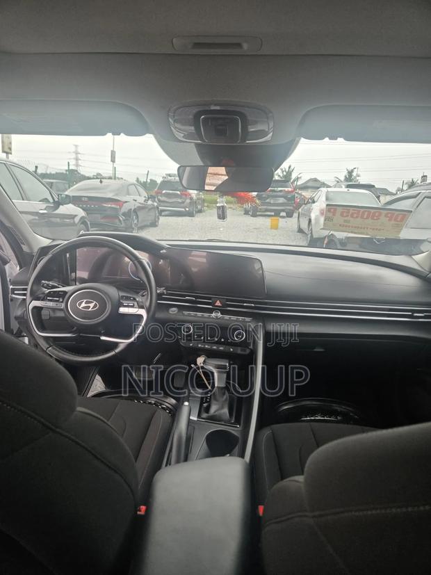 Hyundai Elantra 2018 White