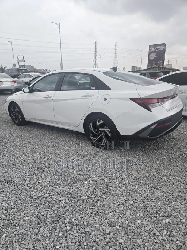 Hyundai Elantra 2025 White