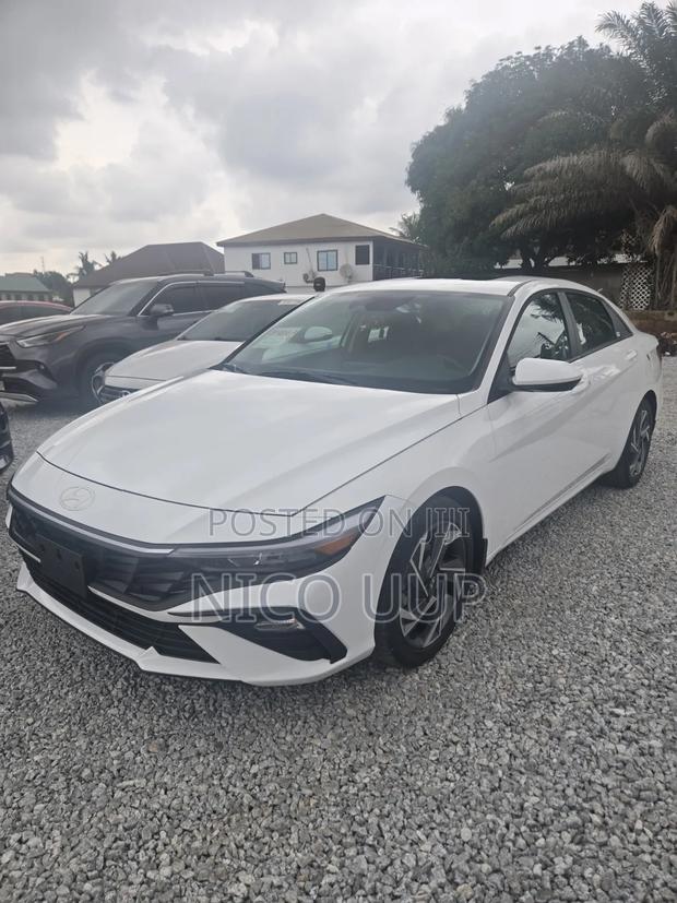 Hyundai Elantra 2025 White