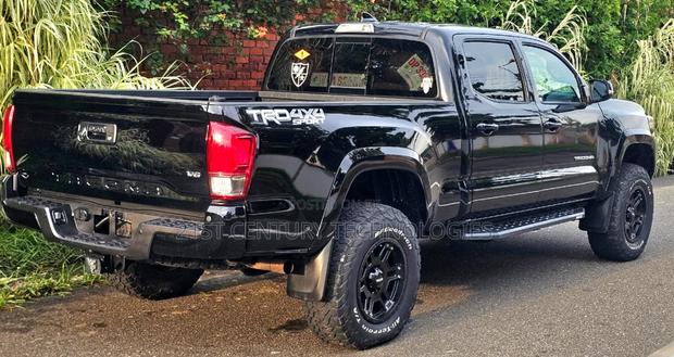 Toyota Tacoma 2017 Black