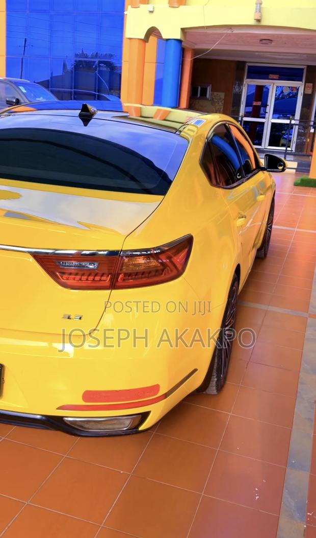 Kia Cadenza 2017 Yellow