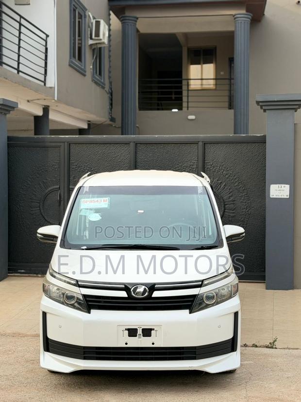 Toyota Voxy 2015 White