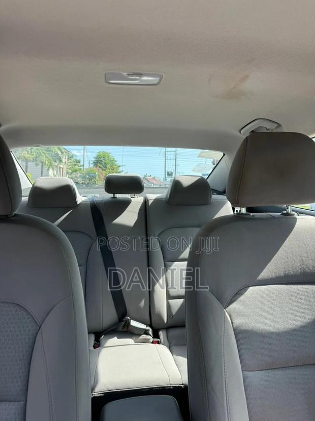 Hyundai Elantra 2017 Silver
