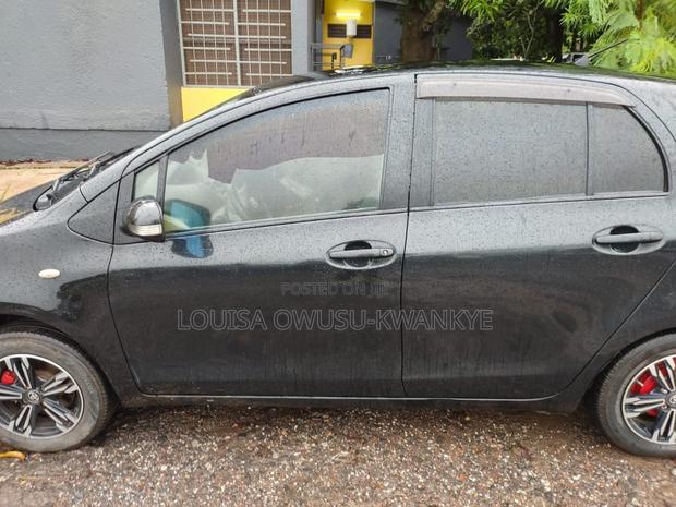 Toyota Vitz 2010 Black