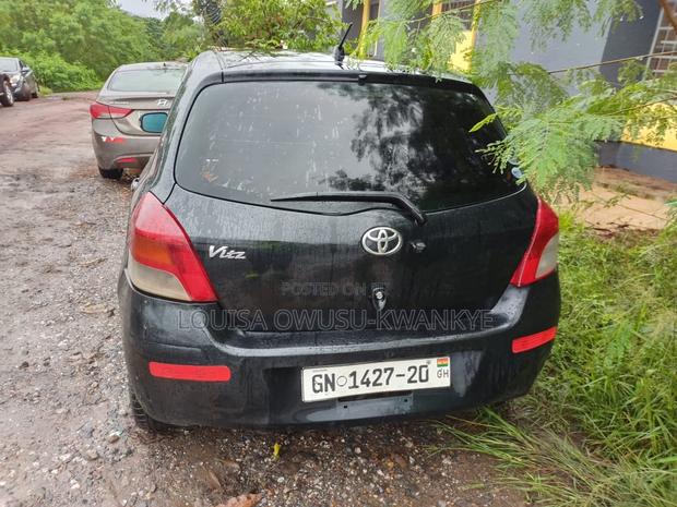 Toyota Vitz 2010 Black