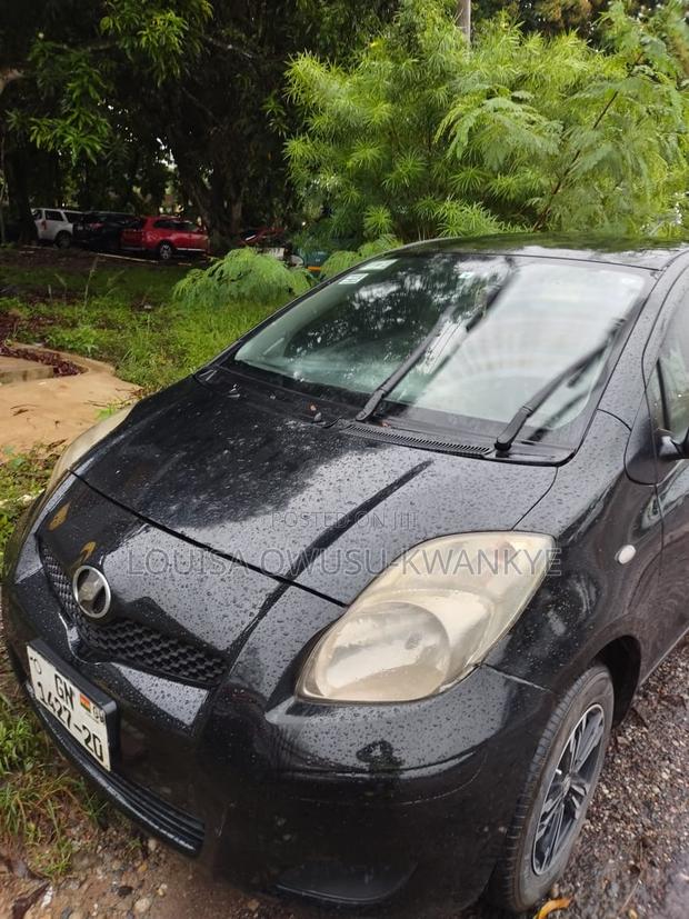 Toyota Vitz 2010 Black