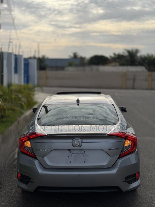 Honda Civic Touring 4dr Sedan (1.5L 4cyl) 2017 Silver