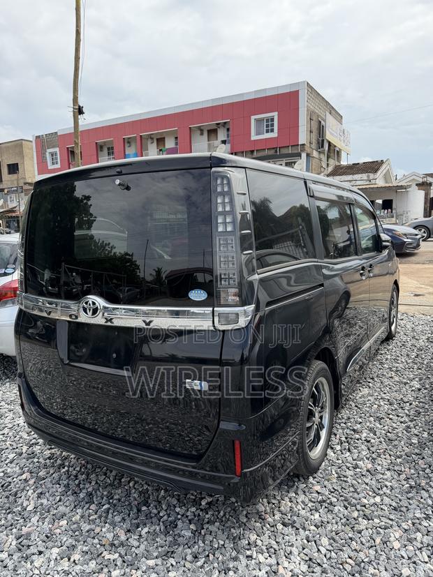 Toyota Voxy SV Premium 2014 Black