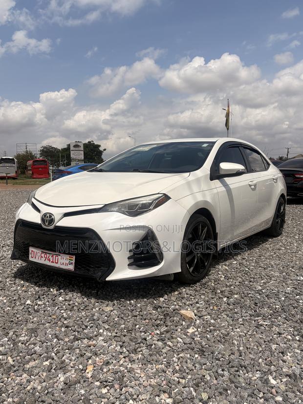 Toyota Corolla SE 4dr Sedan (1.8L 4cyl CVT) 2017 White