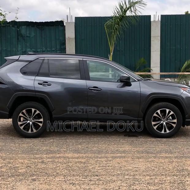 Toyota RAV4 2021 Gray