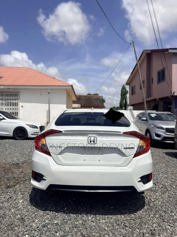 Honda Civic Touring 4dr Sedan (1.5L 4cyl) 2016 White