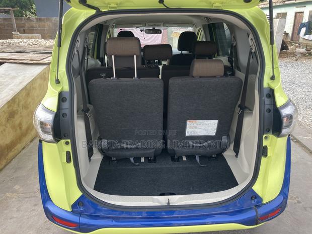 Toyota Sienta 1.5 AWD (6-seater) 2017 Green