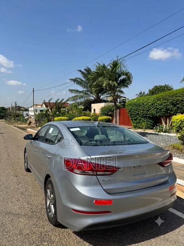 Hyundai Elantra 2017 Silver