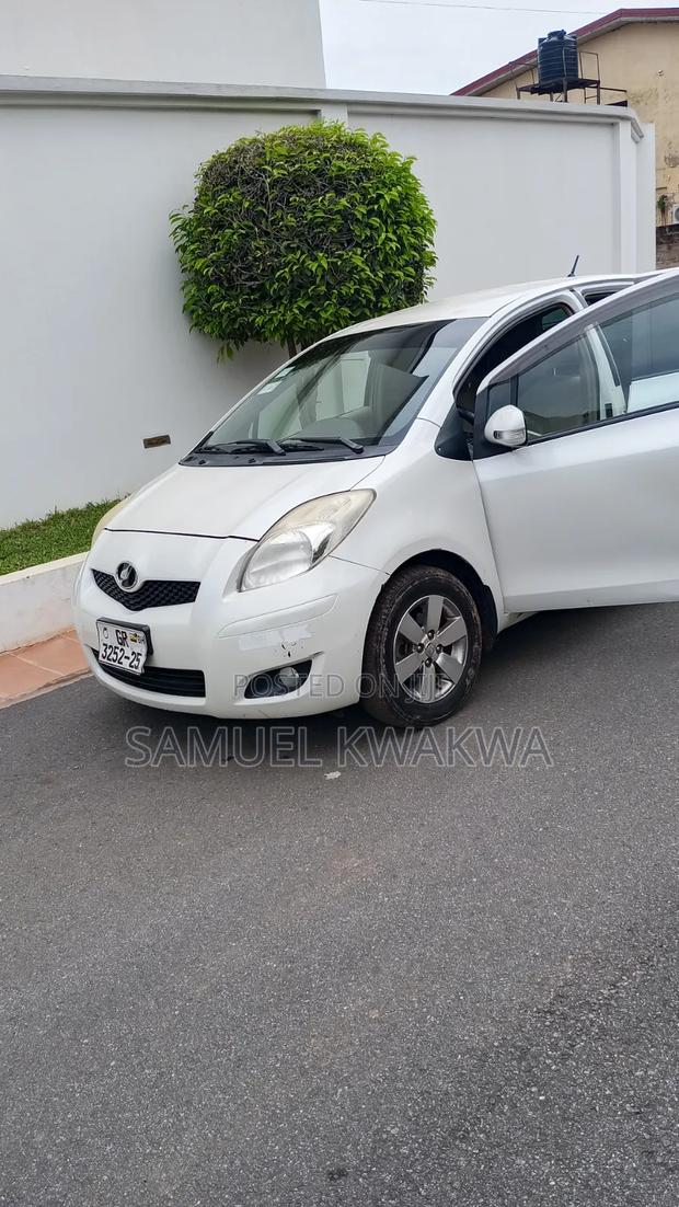 Toyota Vitz 1.3 AWD 5dr 2010 White