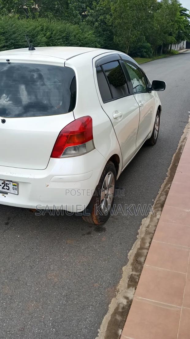 Toyota Vitz 1.3 AWD 5dr 2010 White