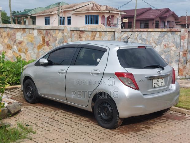 Toyota Vitz 1.3 FWD 5dr 2012 Gray