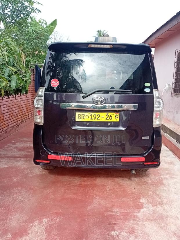 Toyota Voxy 2012 Black