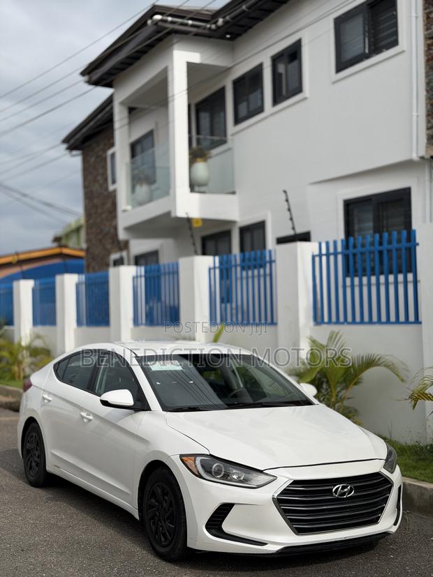 Hyundai Elantra ECO Sedan FWD (1.4L 4cyl 7A) 2017 White