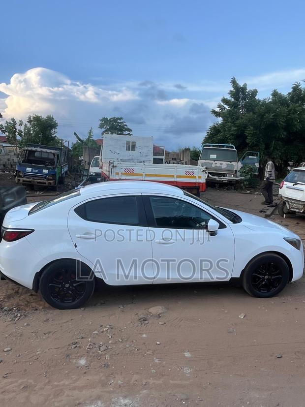 Toyota Yaris iA 1.5 FWD 2017 White