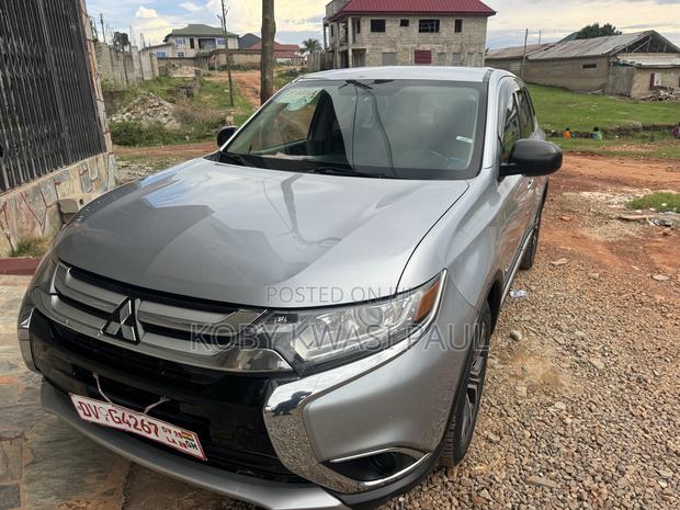 Mitsubishi Outlander 2.0 PHEV AWD 2017 Gray