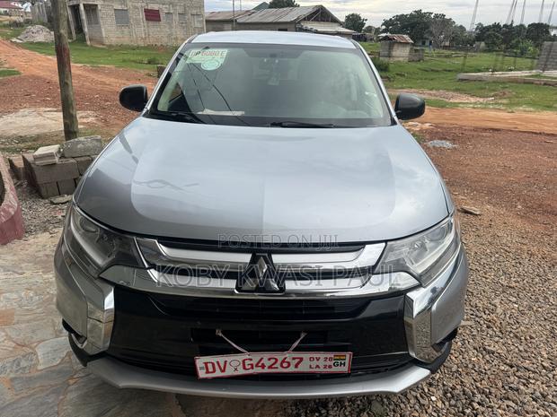 Mitsubishi Outlander 2.0 PHEV AWD 2017 Gray