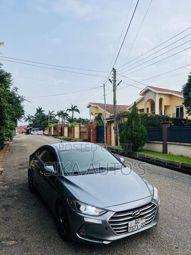 Hyundai Elantra Limited Sedan FWD (2.0L 4cyl 6A) 2017 Gray