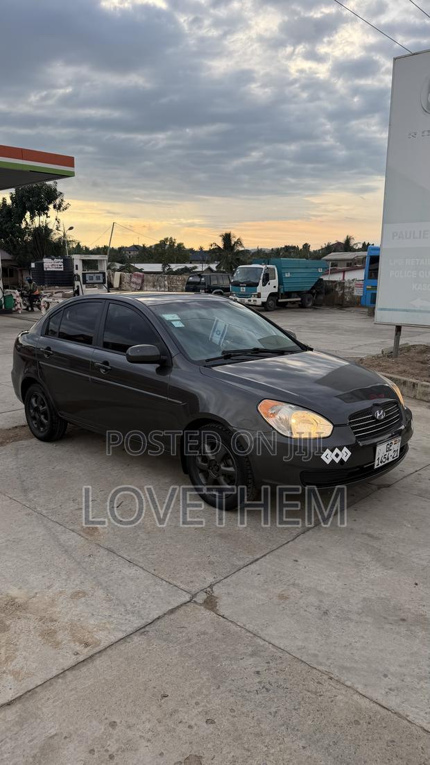 Hyundai Accent 2010 Gray