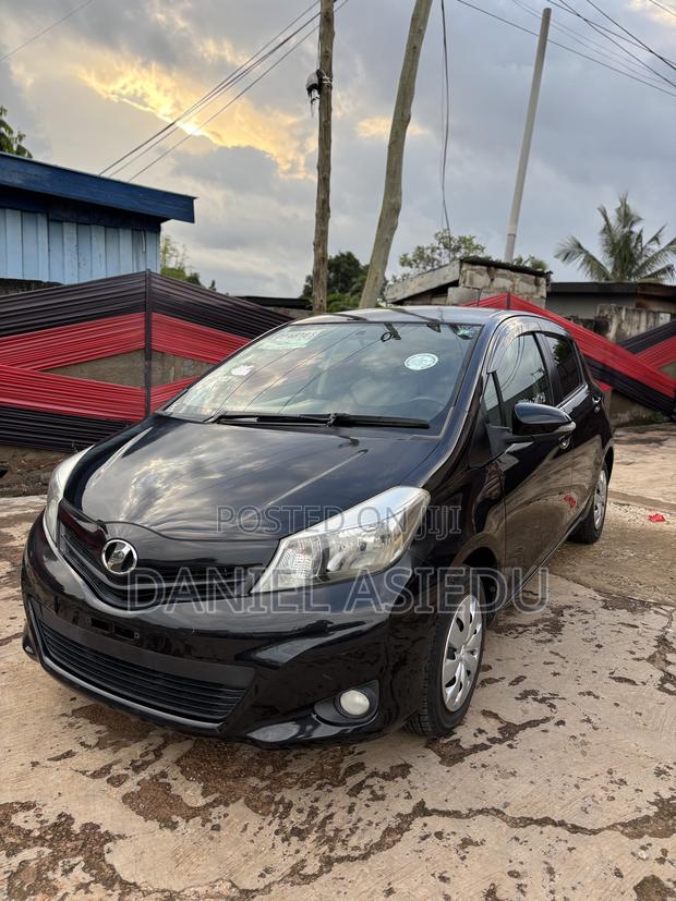 Toyota Vitz 1.0 FWD 3dr 2012 Black