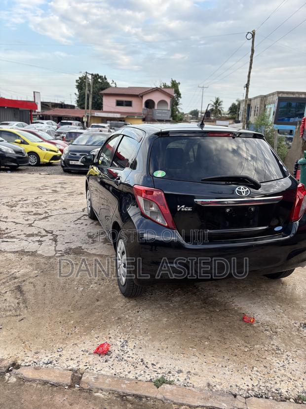 Toyota Vitz 1.0 FWD 3dr 2012 Black