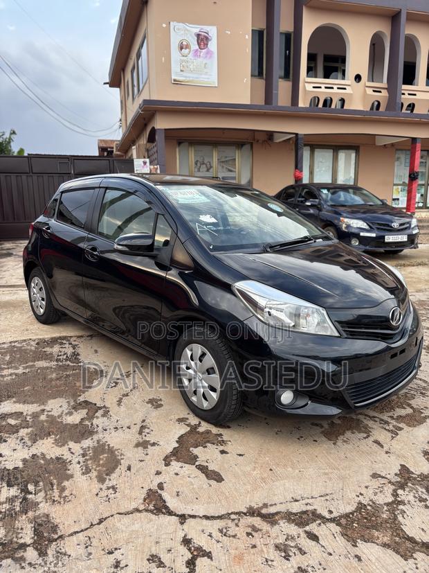 Toyota Vitz 1.0 FWD 3dr 2012 Black