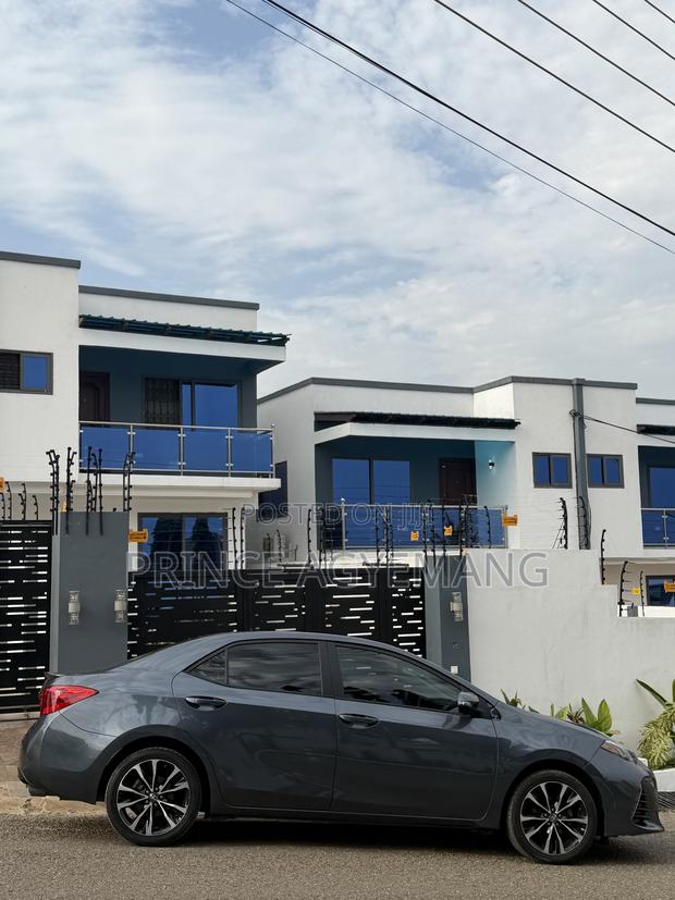 Toyota Corolla SE (1.8L 4cyl 2A) 2019 Blue