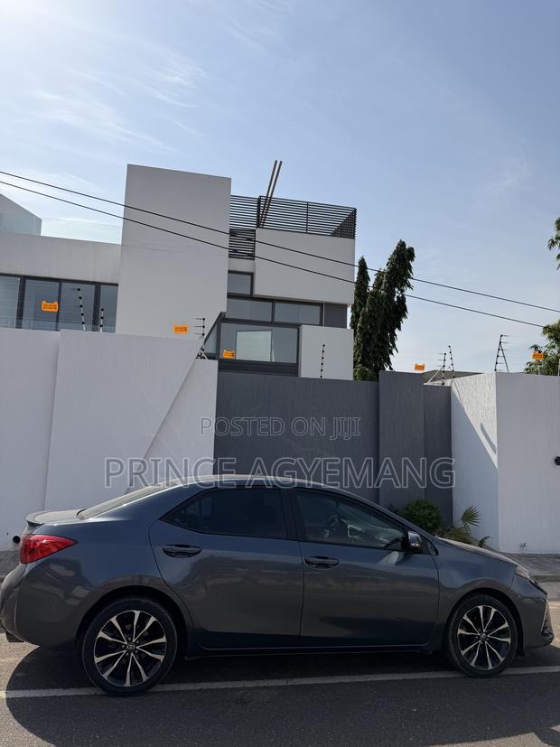 Toyota Corolla SE (1.8L 4cyl 2A) 2019 Blue