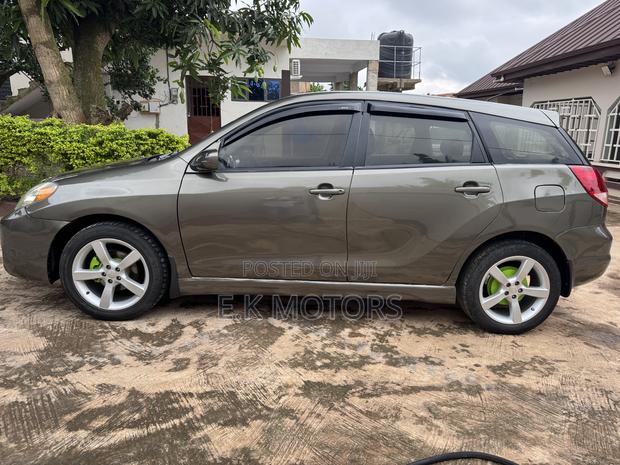 Toyota Matrix XR Hatchback FWD (1.8L 4cyl 4A) 2006 Green