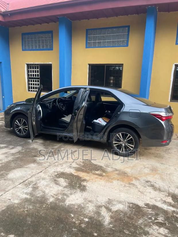 Toyota Corolla Altis 2017 Gray