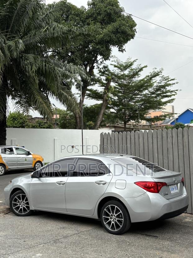 Toyota Corolla SE 4dr Sedan (1.8L 4cyl CVT) 2017 Silver