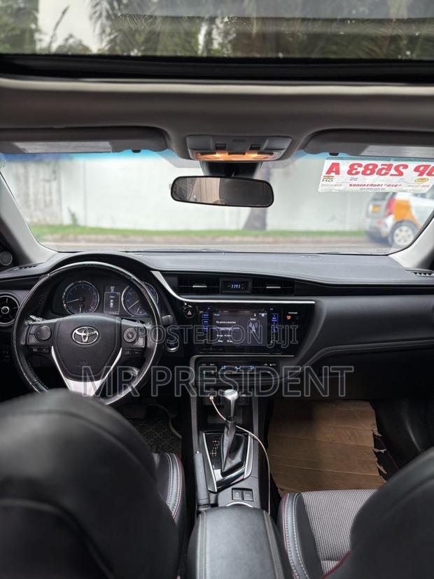 Toyota Corolla SE 4dr Sedan (1.8L 4cyl CVT) 2017 Silver