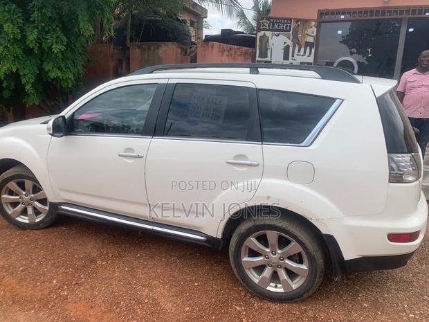 Mitsubishi Outlander 2010 White