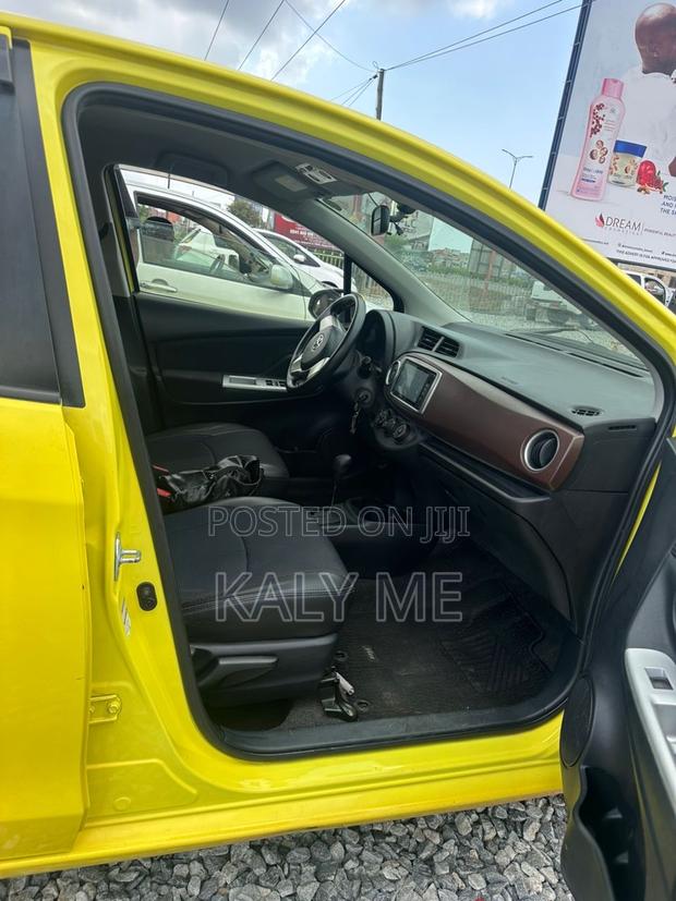 Toyota Vitz 2016 Yellow