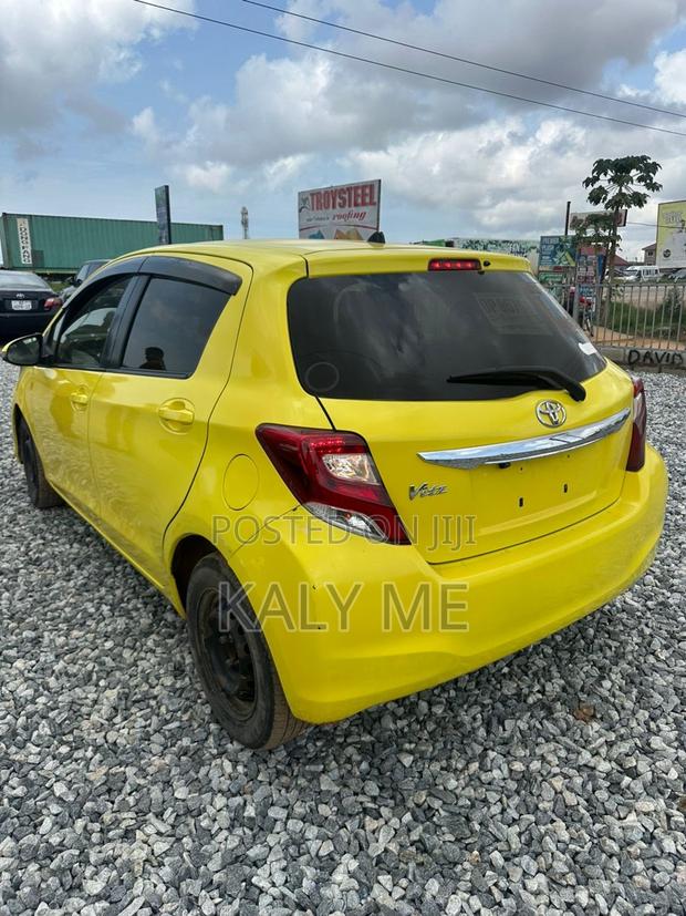 Toyota Vitz 2016 Yellow