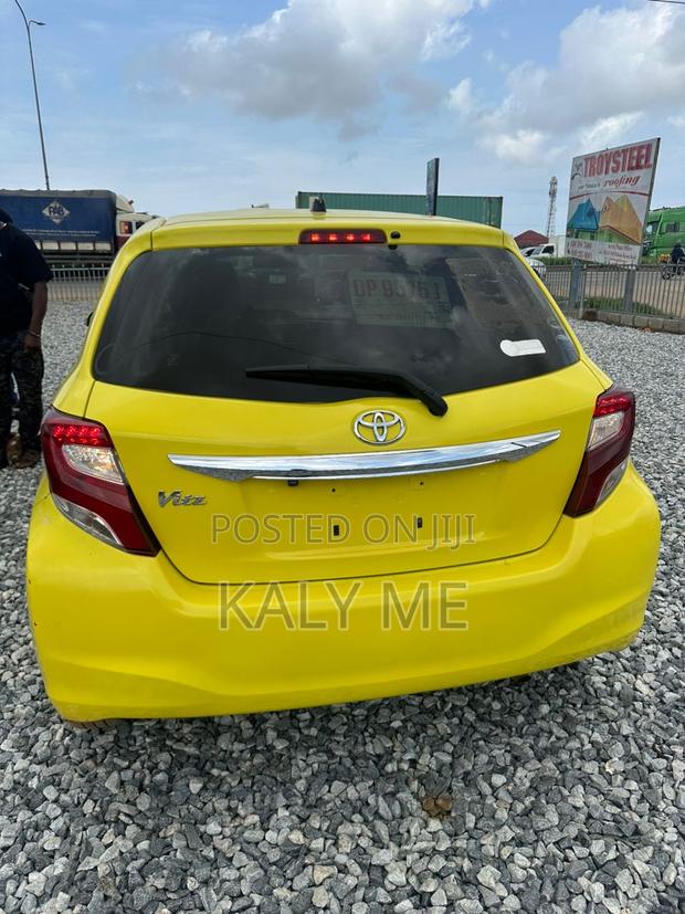 Toyota Vitz 2016 Yellow