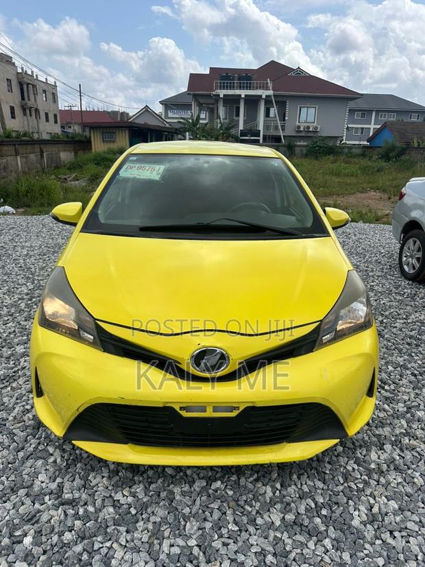 Toyota Vitz 2016 Yellow