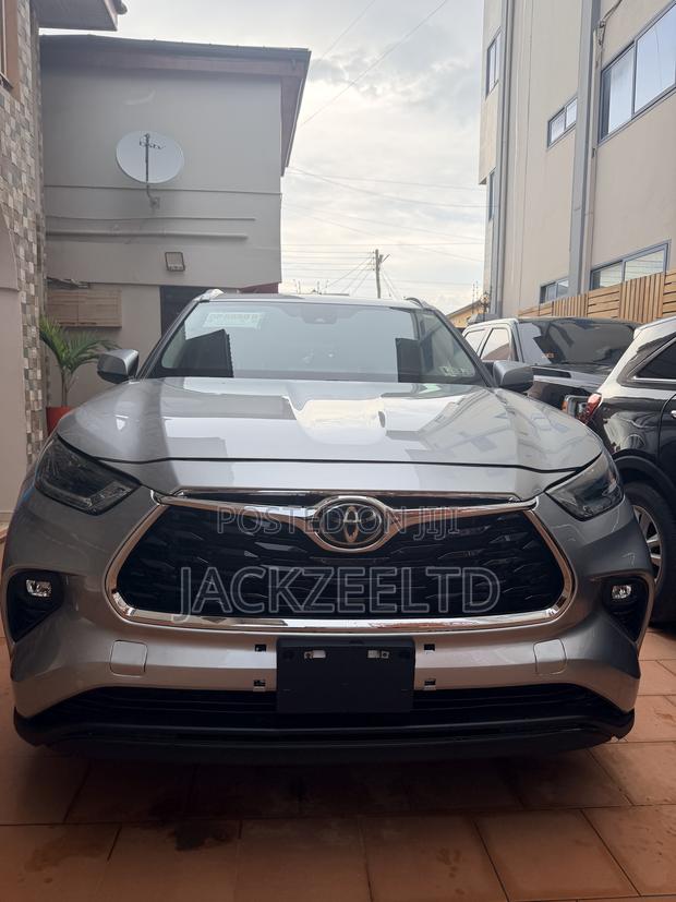 Toyota Highlander XLE AWD 2023 Silver