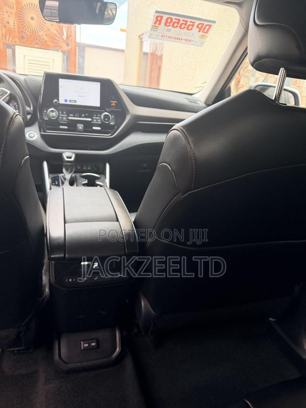 Toyota Highlander XLE AWD 2023 Silver