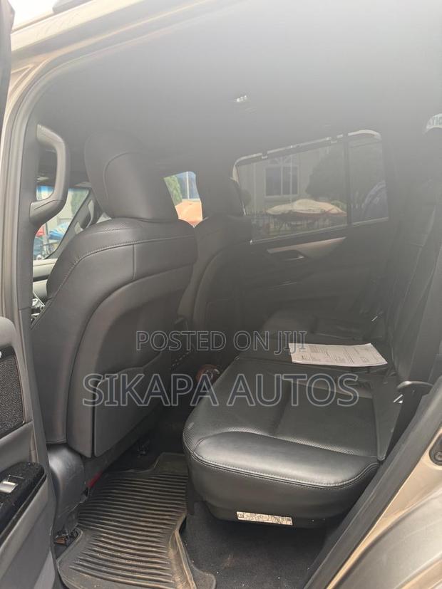 Lexus LX 600 2023 Gold