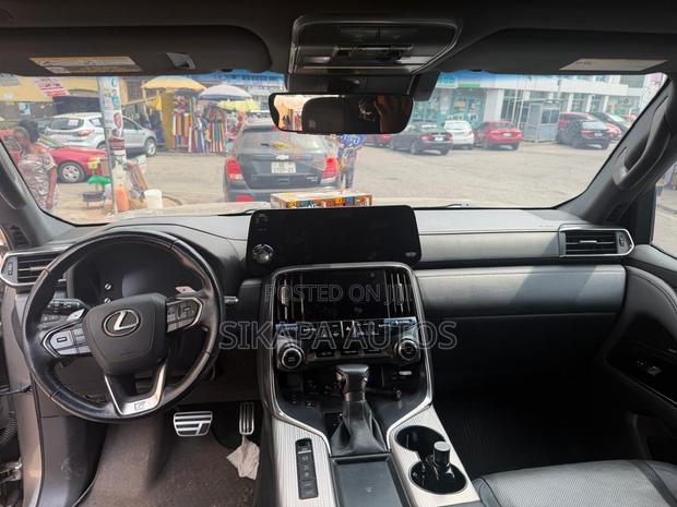 Lexus LX 600 2023 Gold