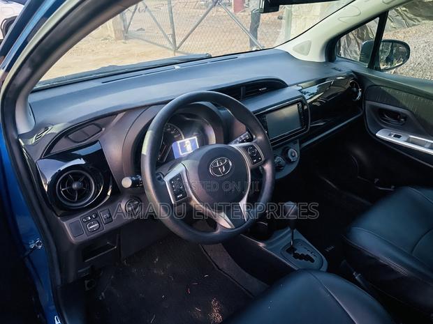 Toyota Vitz 1.3 AWD 5dr 2015 Blue